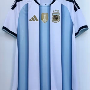 Argentina hemmatröja ljusblå och vit 2026/27 med eget namn och nummer, framsida