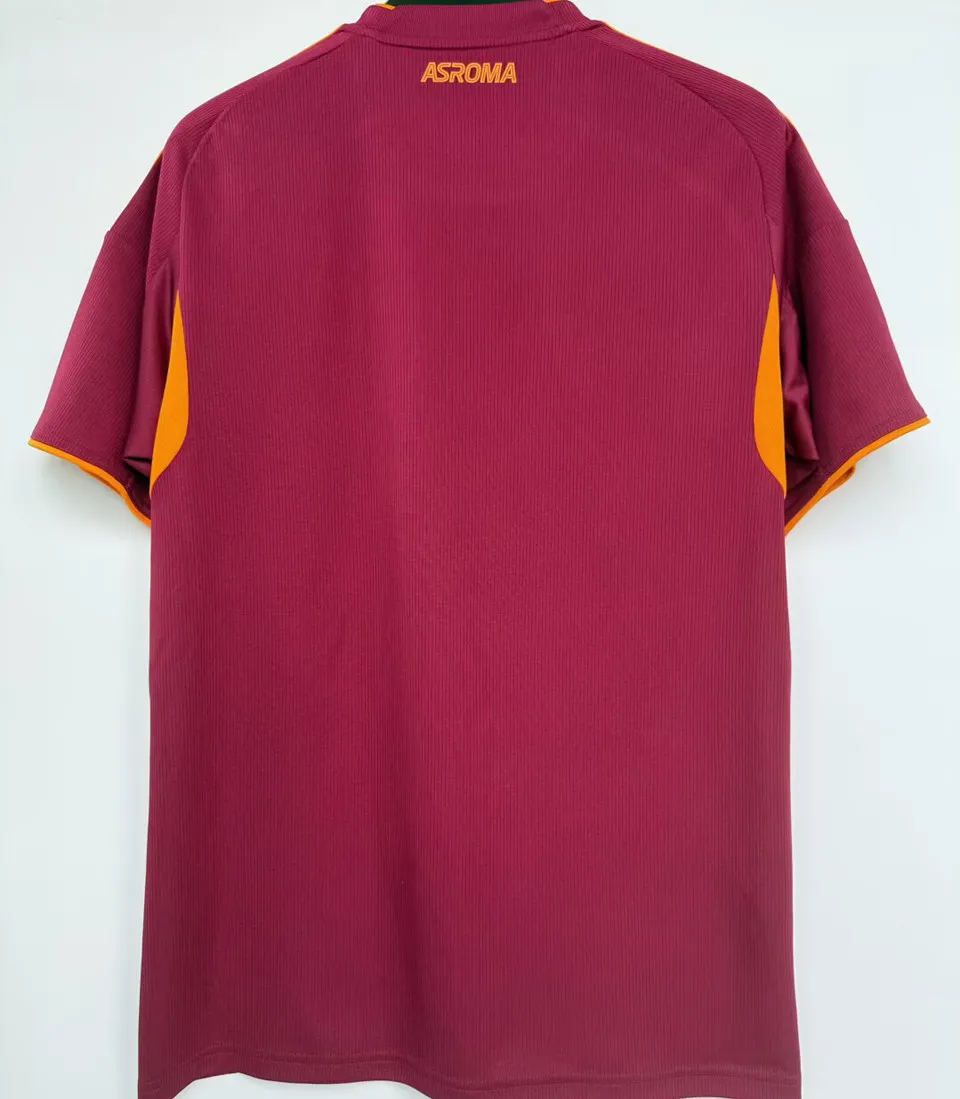 AS Roma hemmatröja röd 2025/26 med eget namn och nummer, baksida