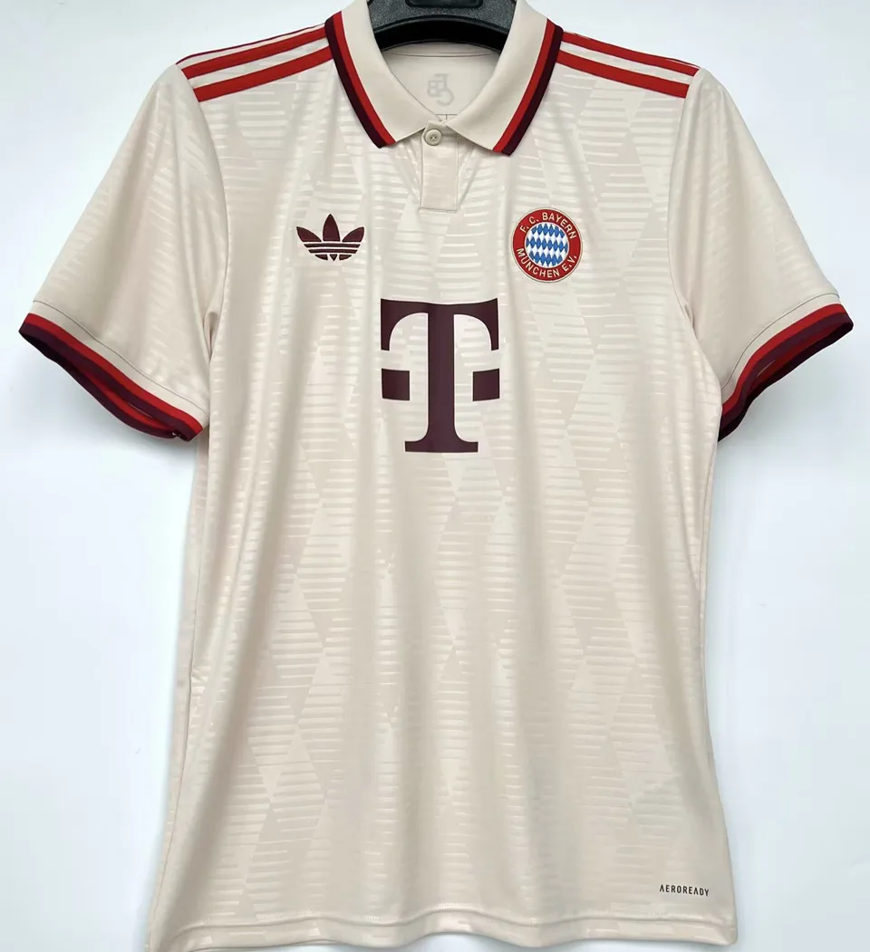 Bayern München tredjetröja beige 2024/25 med eget namn och nummer, framsida