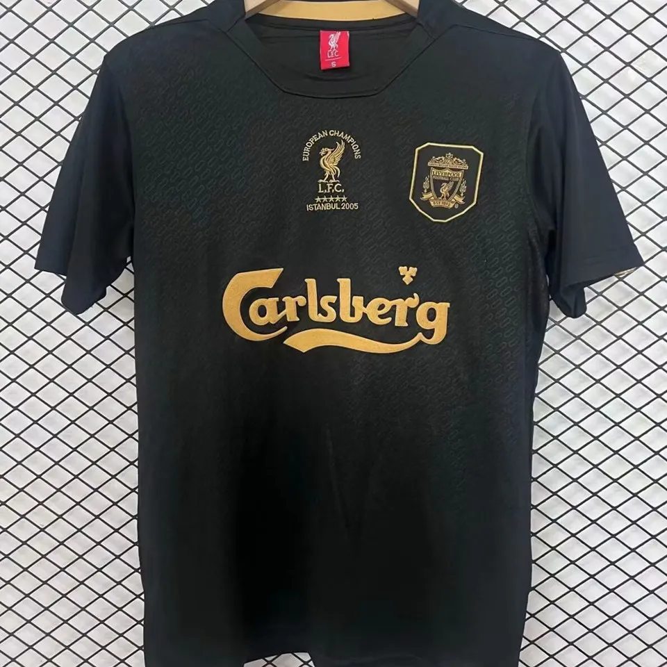 Liverpool retrotröja Champions svart 2005 med eget namn och nummer, framsida