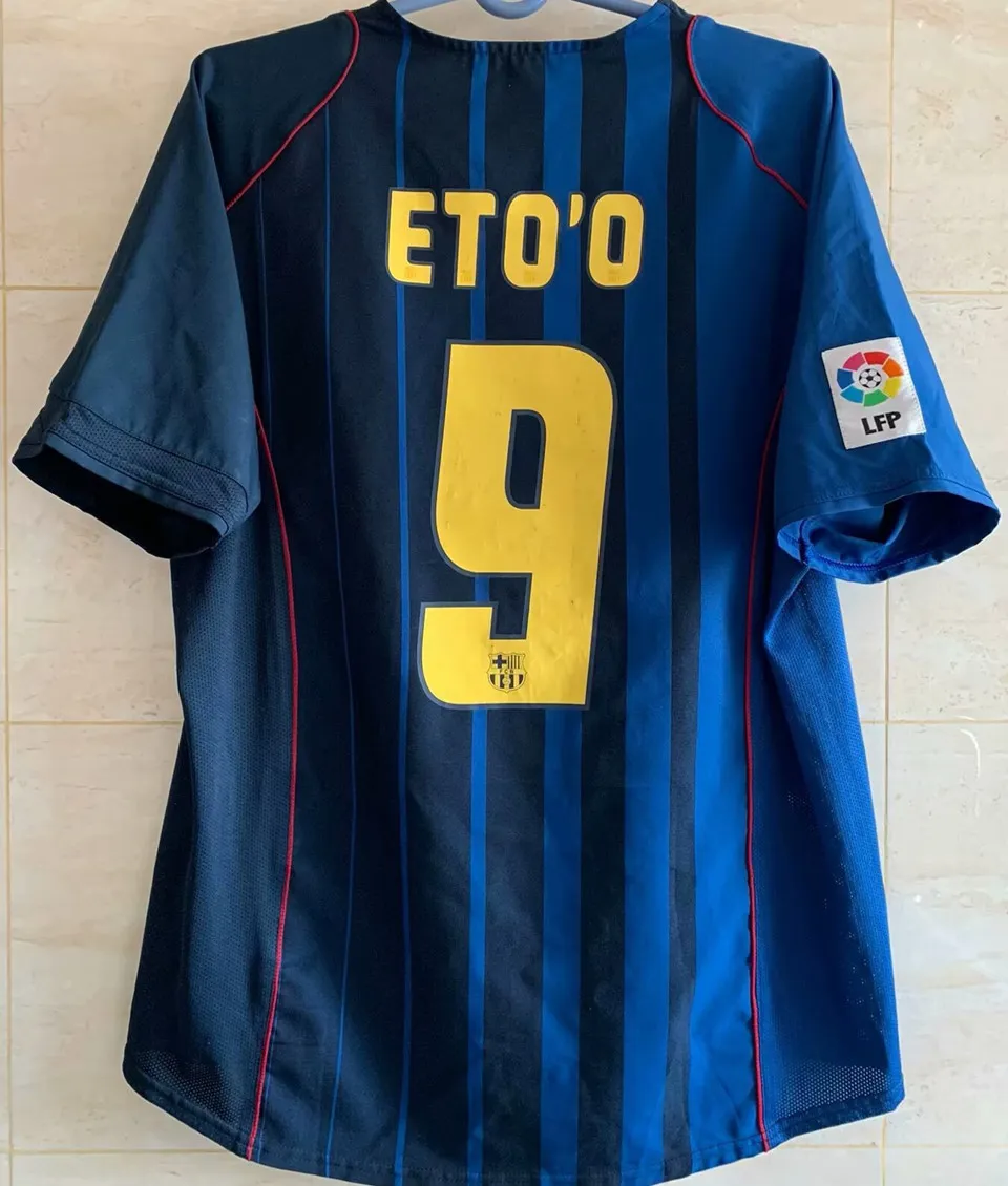 arcelona retro bortatröja blå 2004/05 med eget namn och nummer, baksida