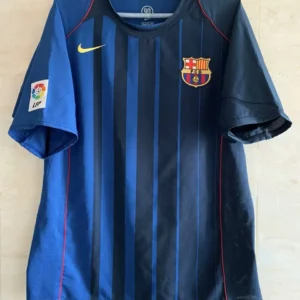 Barcelona retro bortatröja blå 2004/05 med eget namn och nummer, framsida