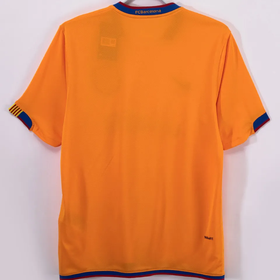 Barcelona retro bortatröja orange 2006/07 med eget namn och nummer, baksida