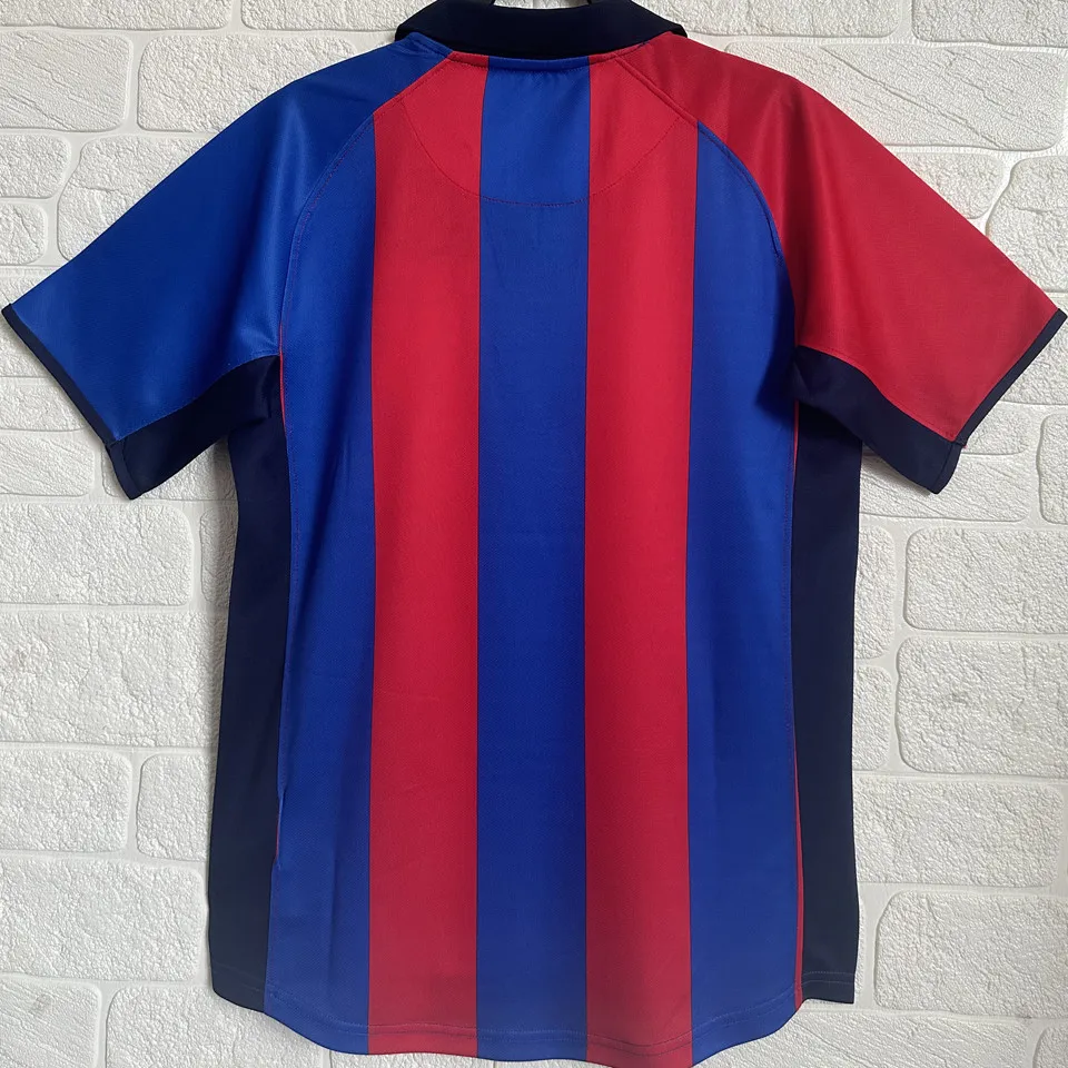 Barcelona retro hemmatröja blå och röd 2001/02 med eget namn och nummer, baksida
