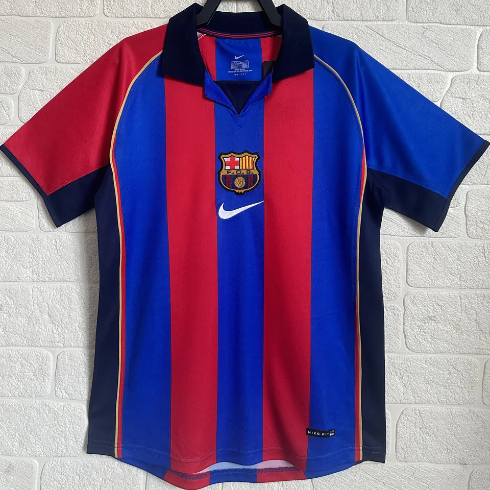 Barcelona retro hemmatröja blå och röd 2001/02 med eget namn och nummer, framsida