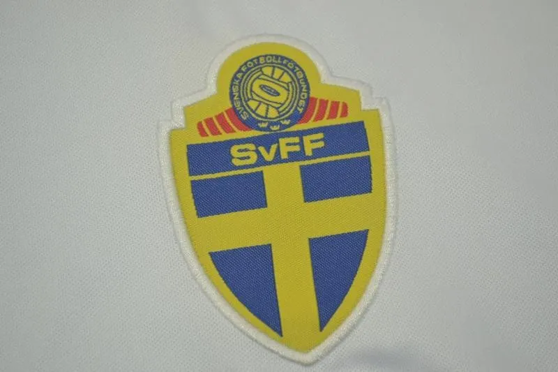 Sveriges bortatröja retro 1994 SvFF emblem närbild