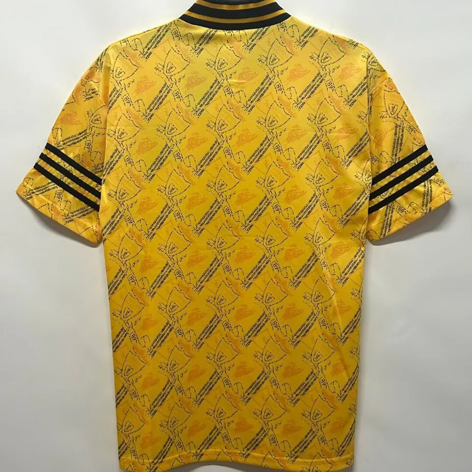Liverpool retro bortatröja 1994/96 med eget namn och nummer, ren baksida med mönster av klubbmärken