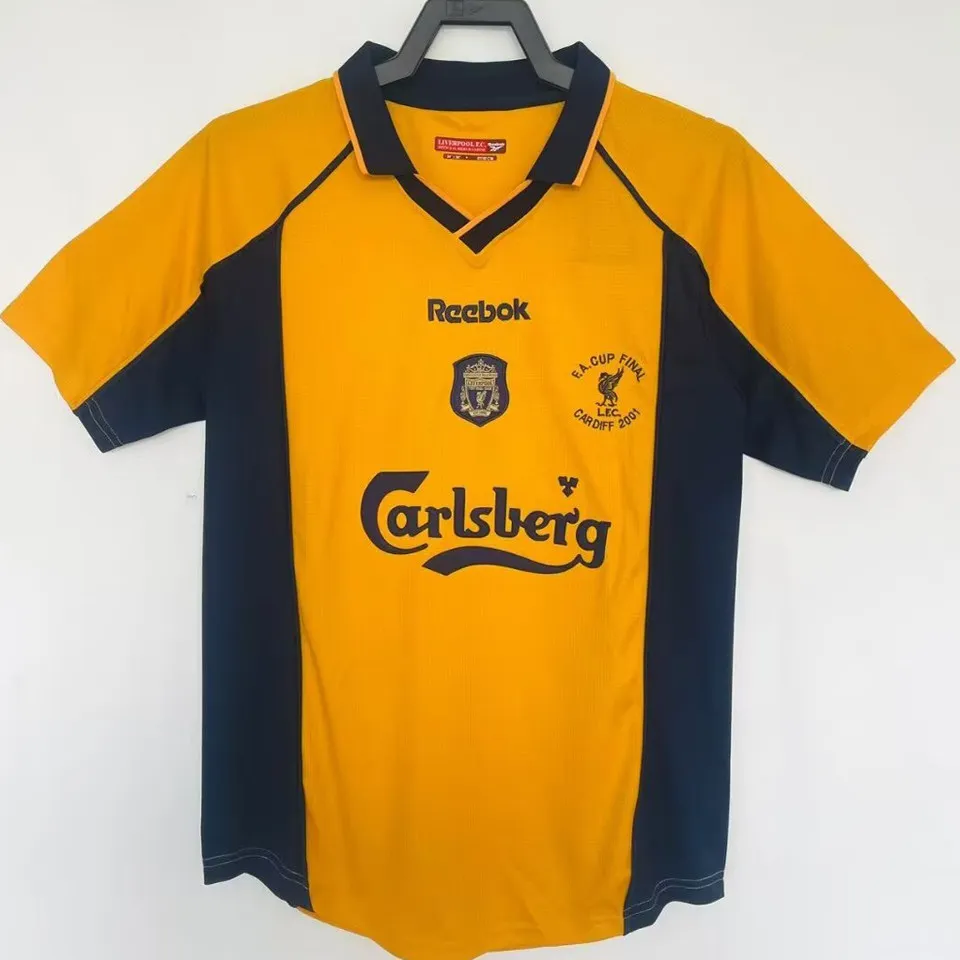 Liverpool retro bortatröja 2000/01 i gult och marinblått med Carlsberg-tryck och FA Cup Final-märke, med eget namn och nummer, framsida