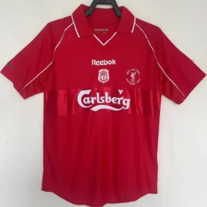 Liverpool retro hemmatröja 2000/01 i rött med Carlsberg-tryck och UEFA Cup Final-märke, med eget namn och nummer, framsida