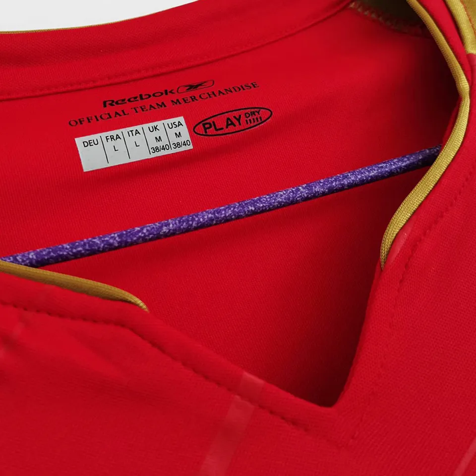 Liverpool retro hemmatröja 2005/06, närbild på insidan av nacken med Reebok Official Team Merchandise och PLAY DRY